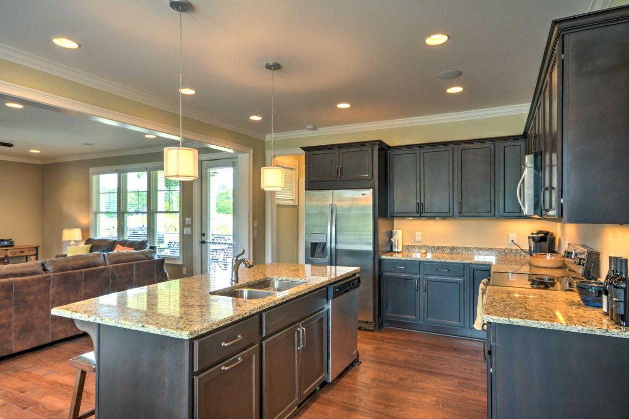 Spacious Family-Friendly Retreat With Winter Rates! Greensboro Exterior photo