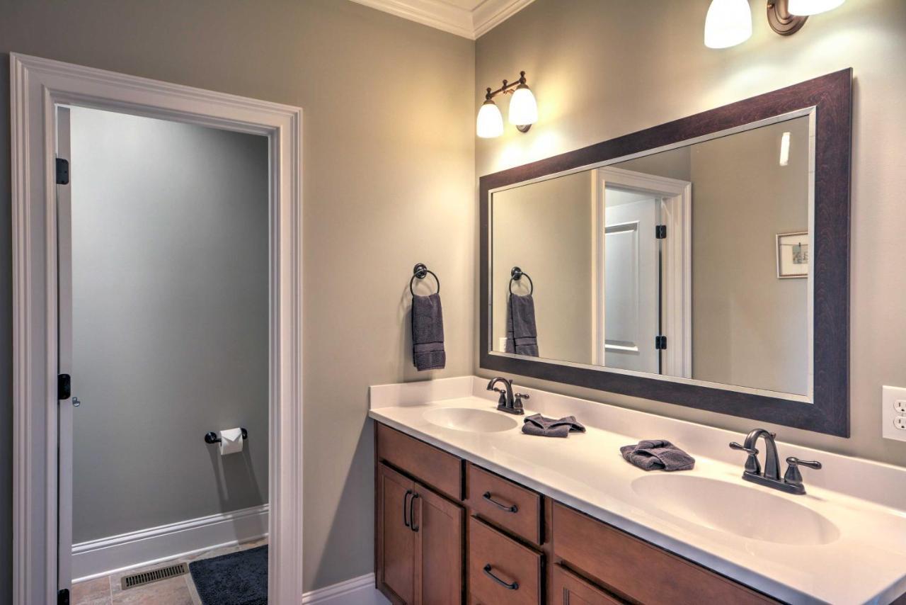 Spacious Family-Friendly Retreat With Winter Rates! Greensboro Exterior photo