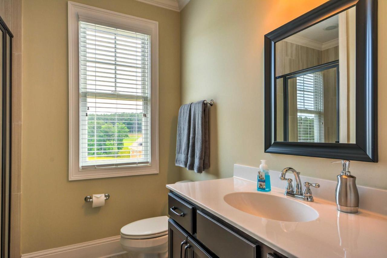 Spacious Family-Friendly Retreat With Winter Rates! Greensboro Exterior photo